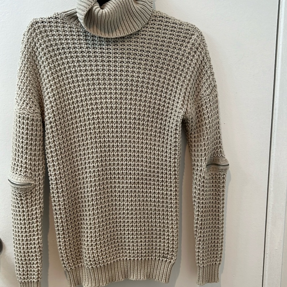 Warm turtleneck GUESS sweater